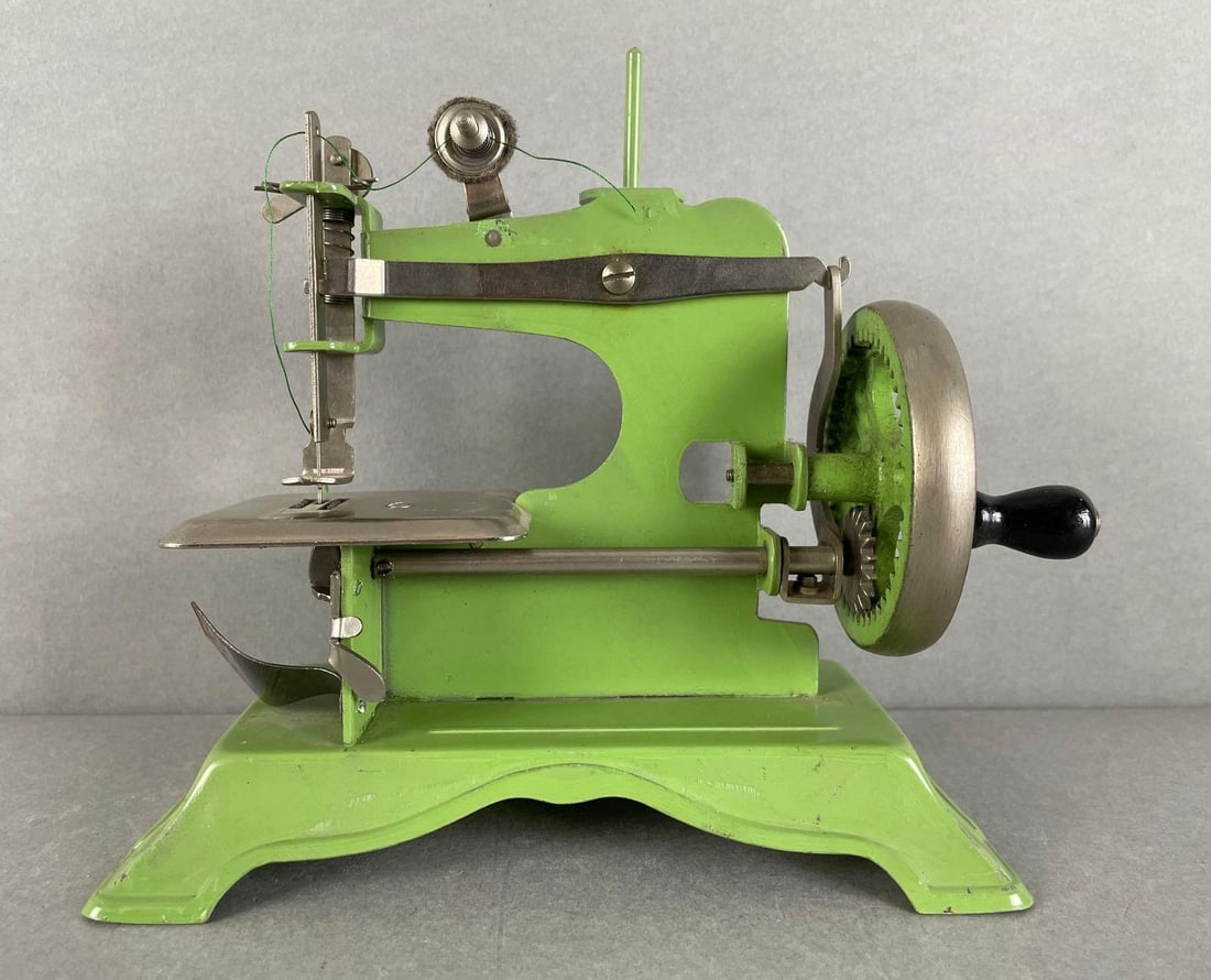 Green Toy Sewing Machine (1 of 5)