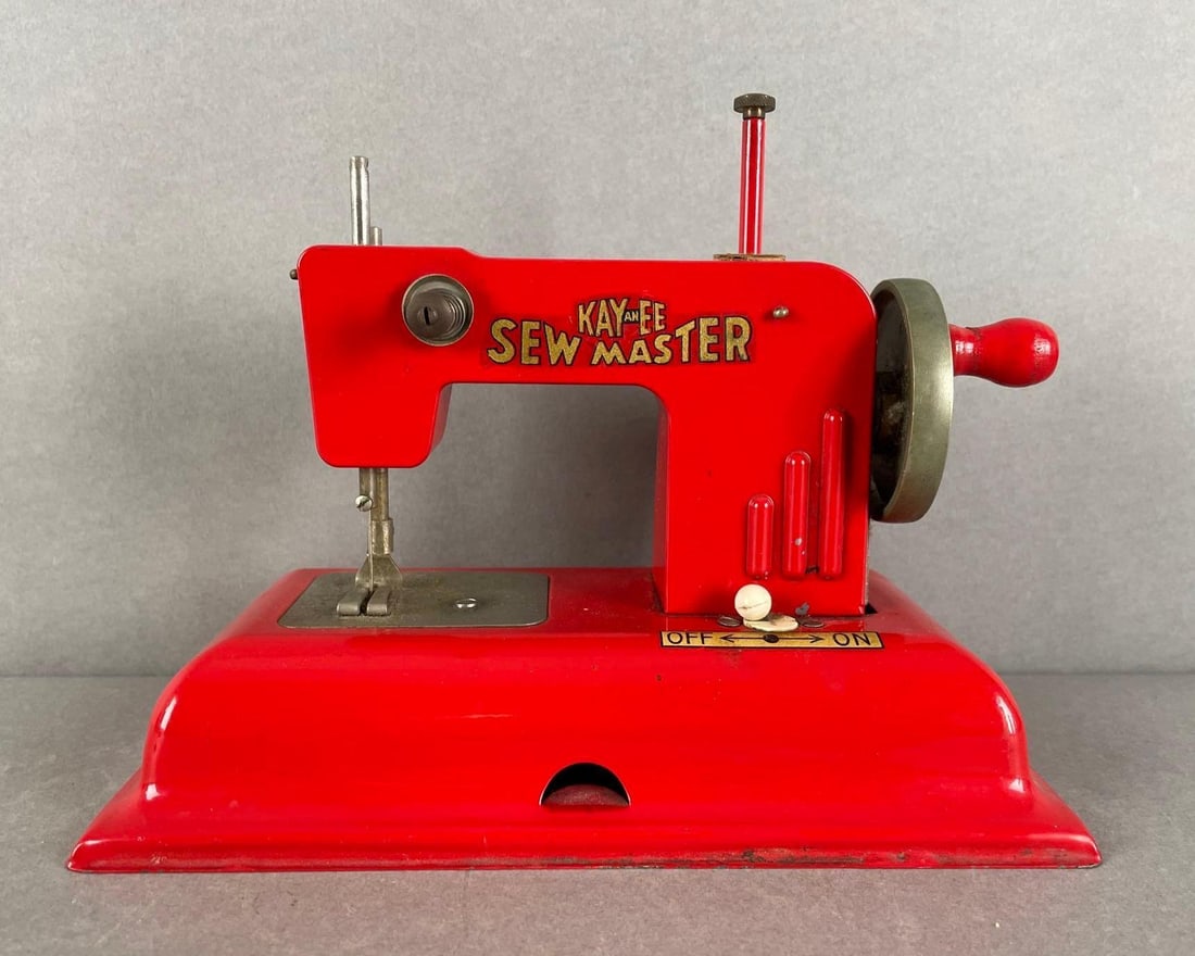 Kayanee Sew Master Toy Sewing Machine (1 of 5)