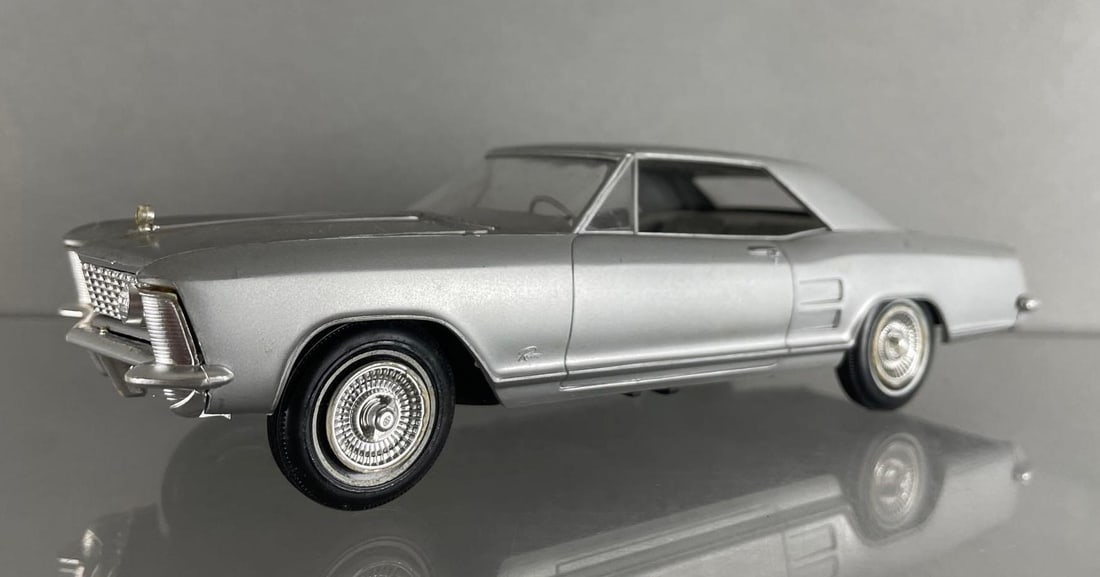 1964 Buick Riviera Model Car (1 of 6)