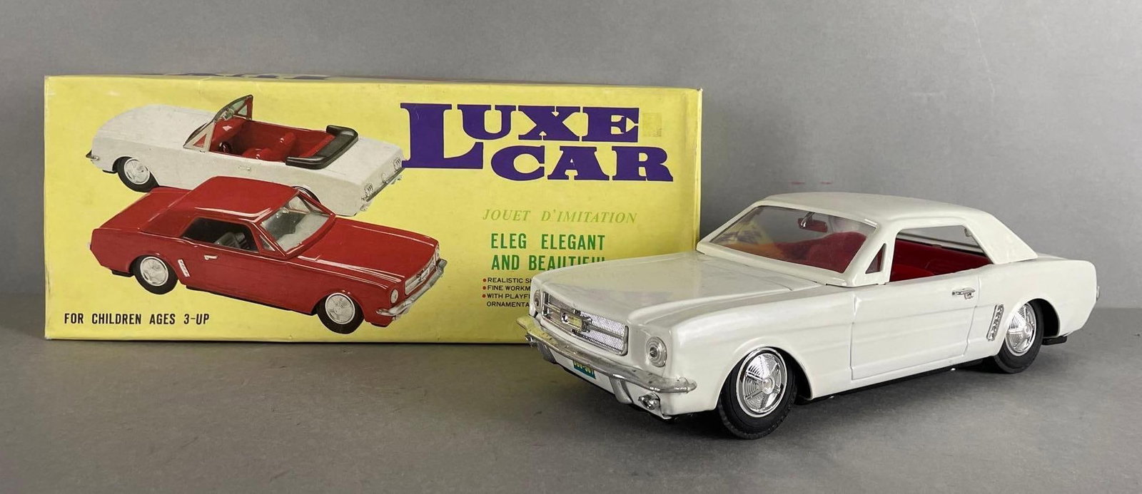 Luxe Car Tin Litho Friction Sedan (1 of 4)