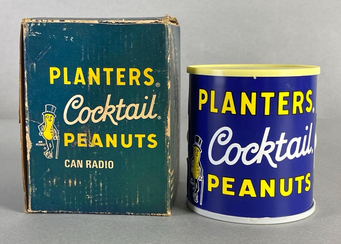 Planters Cocktail Peanuts Advertising Can Radio (1 of 8)