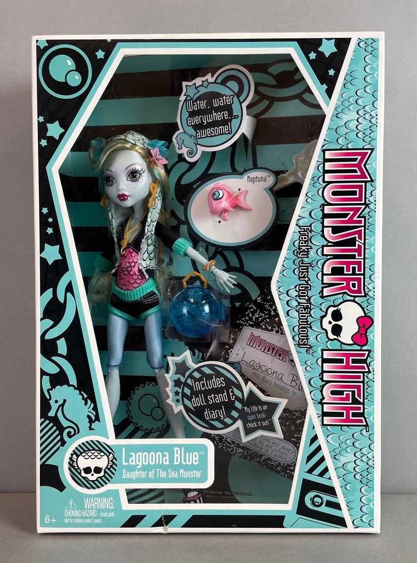 2009 Mattel Monster High Lagoona Blue Fashion Doll: New in original packaging, 11 inch doll
