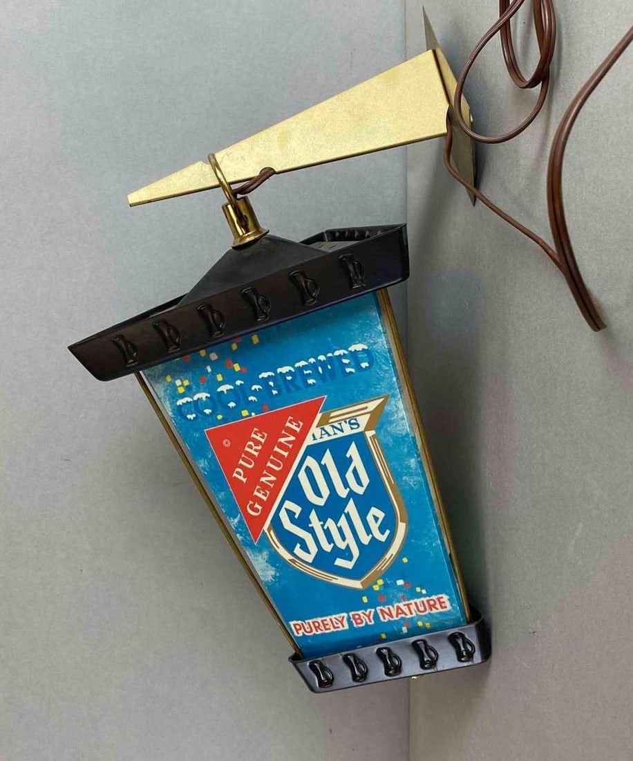 Old Style Light Up Advertising Beer Sign: Working. Measures 12 1/2 x 8 x 8.