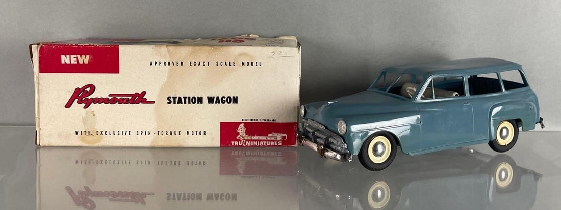 ニック＠Plymouth Station Wagon プラモデル 1/25 Jo-Han 1960 Plymouth Fury Station Wagon 1:25 Scale Built