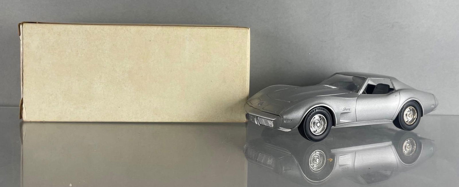 1975 Chevy Corvette Silver Dealership Promo Car: 1/25 scale coaster, silver interior, original packaging