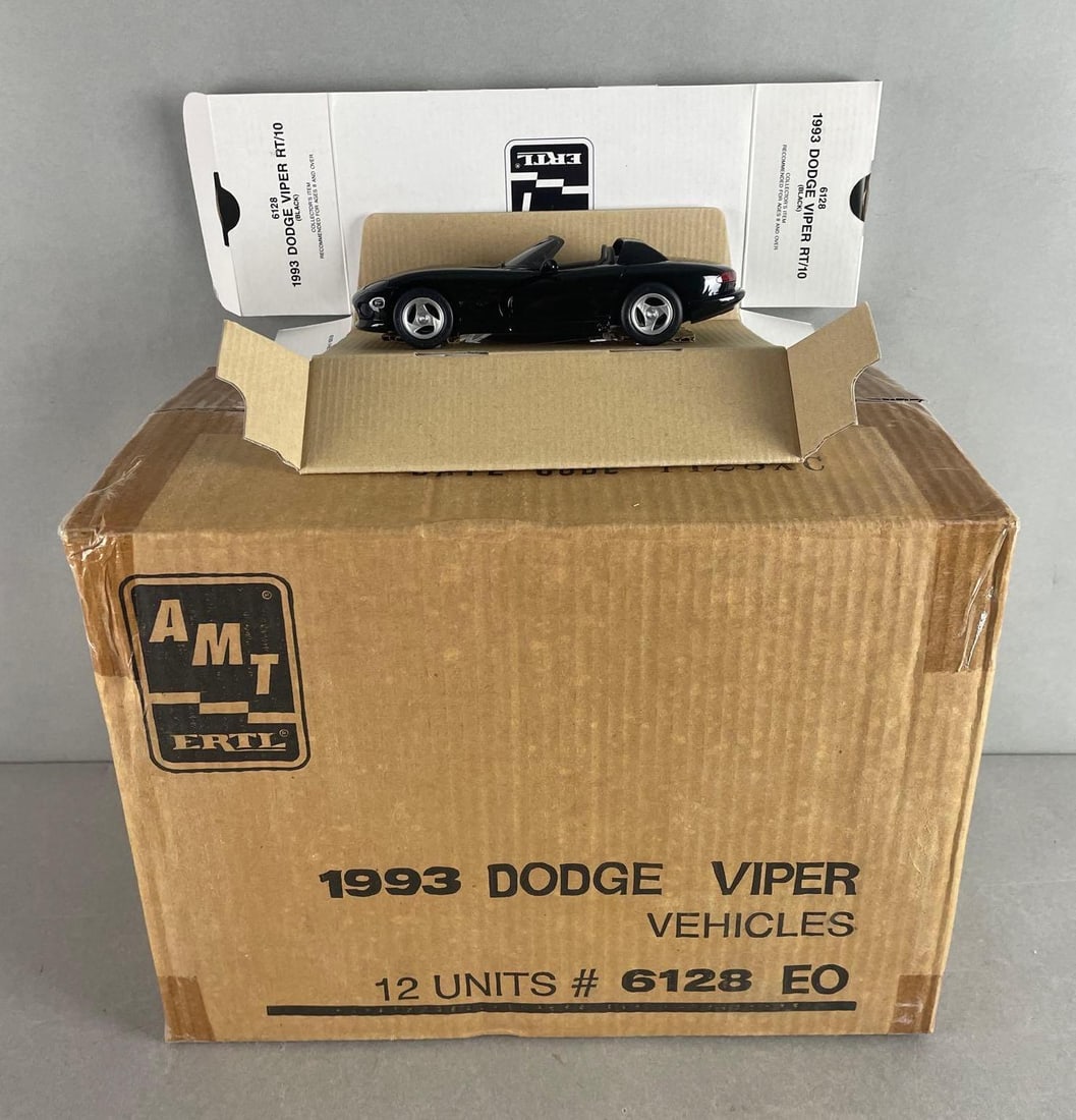 Shipping Box of 12 AMT Ertl 1993 Dodge Viper RT/10 Black Promo Cars (1 of 3)
