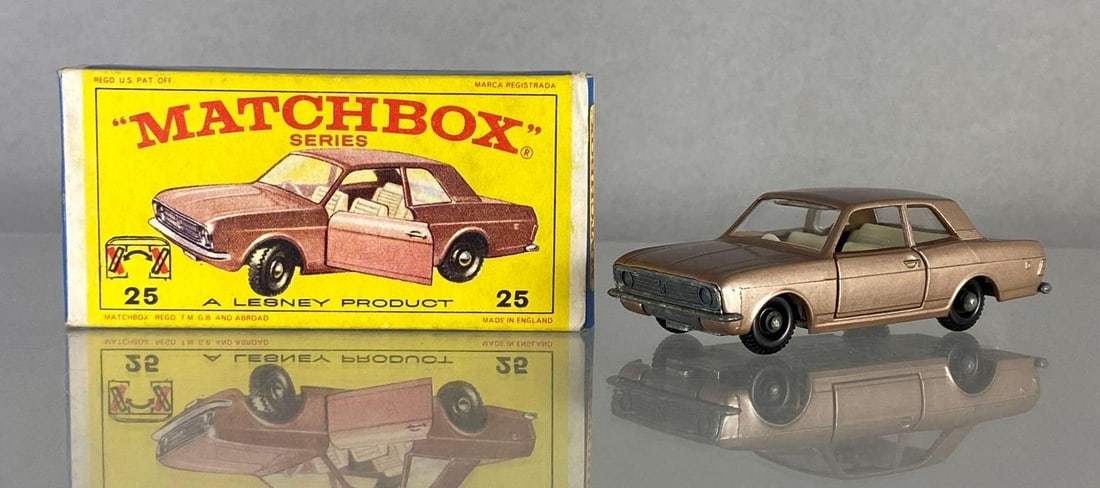 Matchbox No. 25 Ford Cortina (1 of 9)
