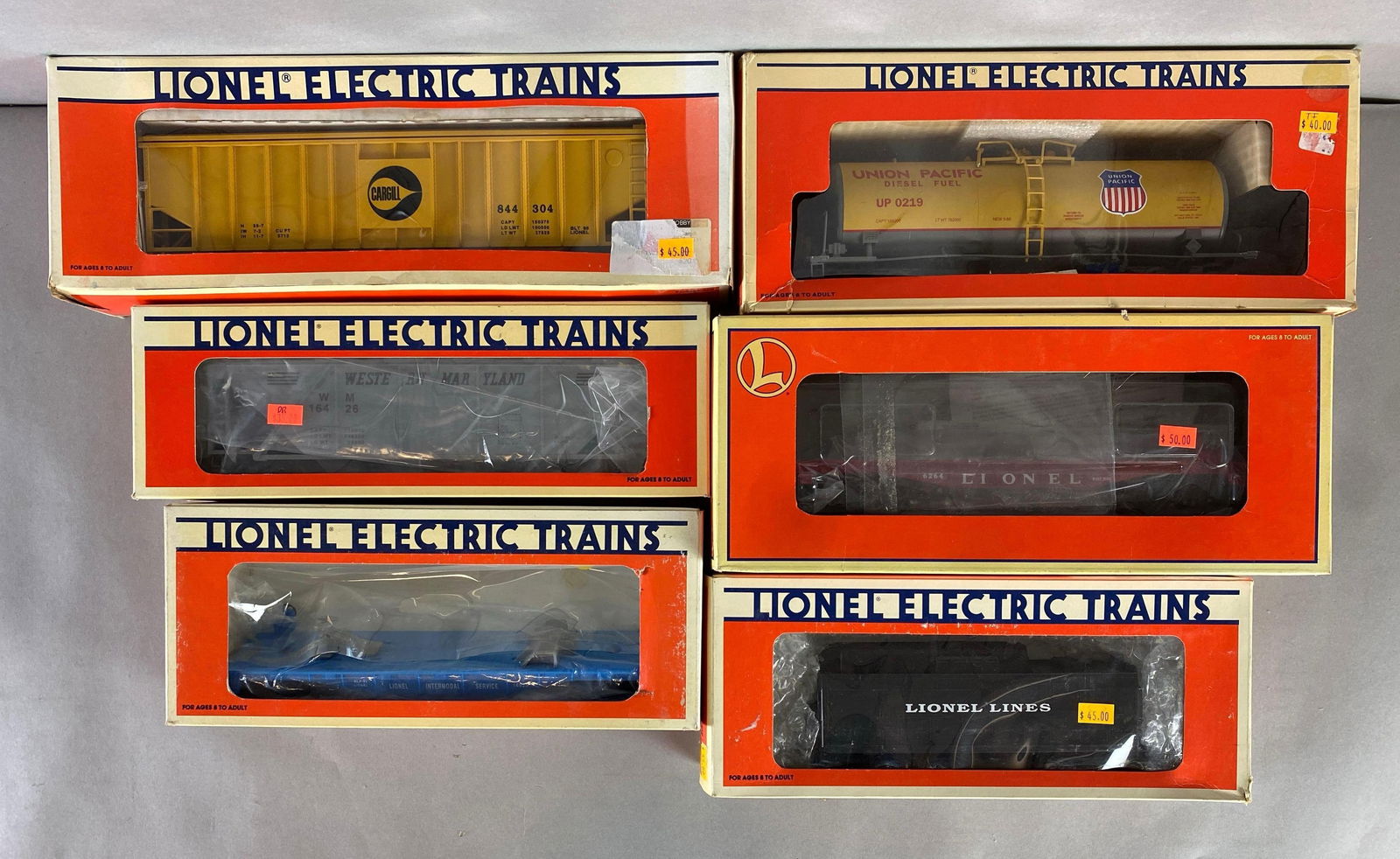 Group of Lionel O Scale Train Cars (1 of 3)