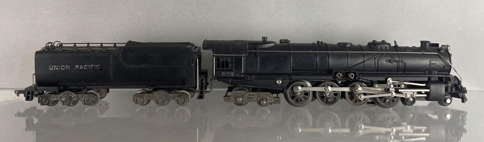 American Flyer O Scale Union Pacific No. 806 Locomotive with Tender (1 of 4)