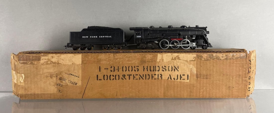 American Flyer HO Scale No. 31005 Locomotive with Tender (1 of 4)