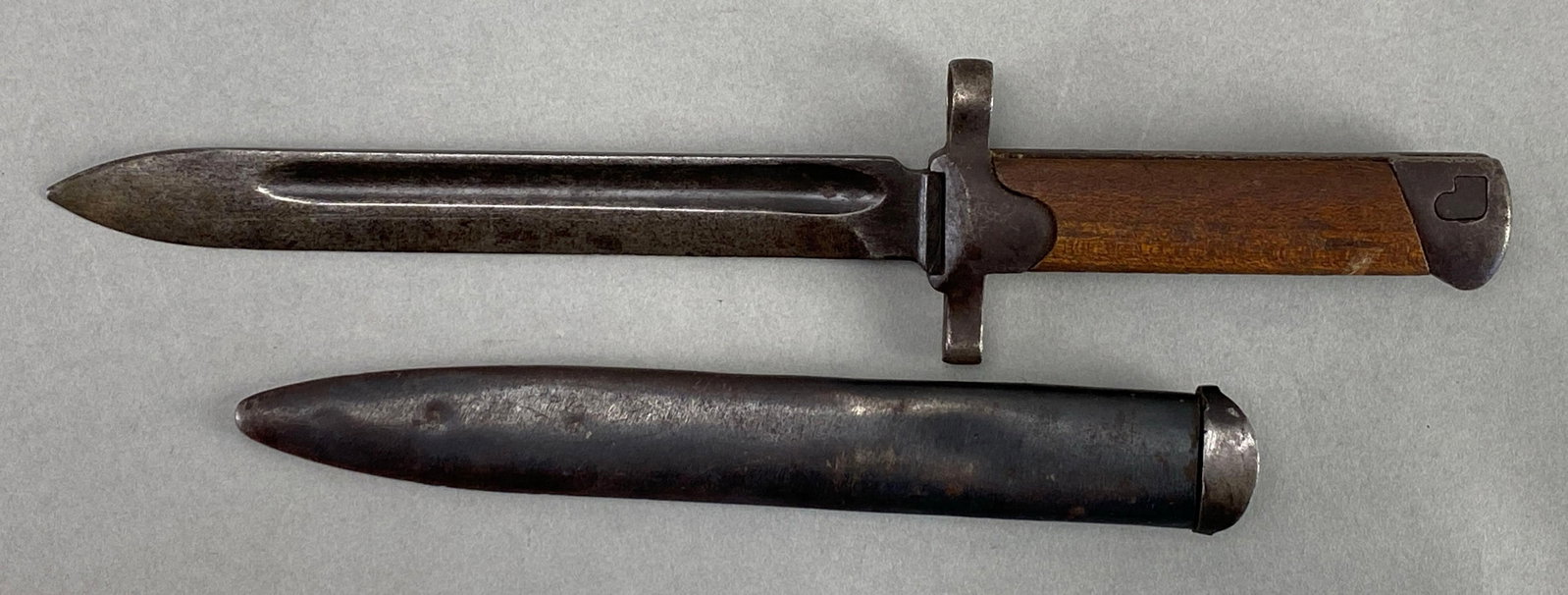 Italian Model 38 Bayonet with Scabbard: Measures 11 1/2 inches in length with a 6 1/2 inch blade