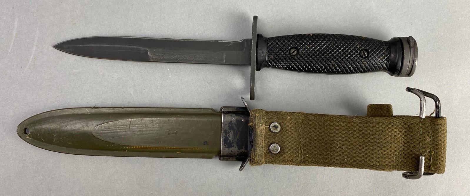 US TMN M4 Rifle Bayonet with M8A1 Scabbard and Frog: Measures 11 inches in length with a 6 inch blade