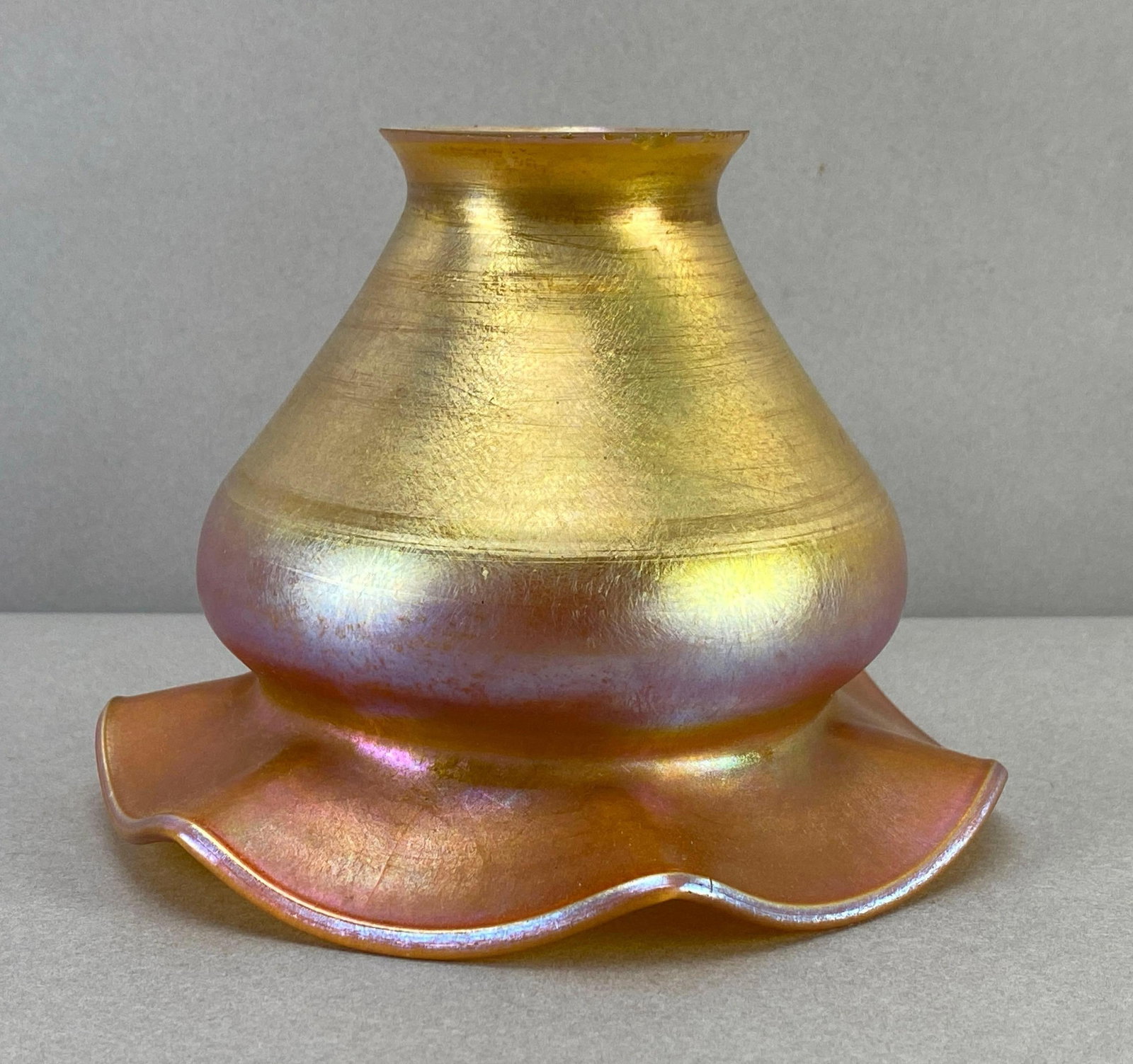 Antique Gold Favrile Ruffled Glass Lamp Shade: Measures 4 1/4 x 5 x 5 inches with a 2 1/4 inch fitting