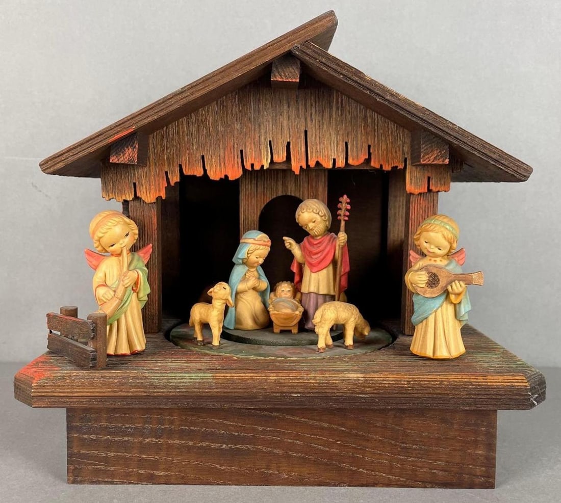 Thorens Anri Nativity Scene Motion Music Box: Working condition, handmade in Switzerland, plays o Christmas tree. Measures 9 x 9 1/2 x 7 inches