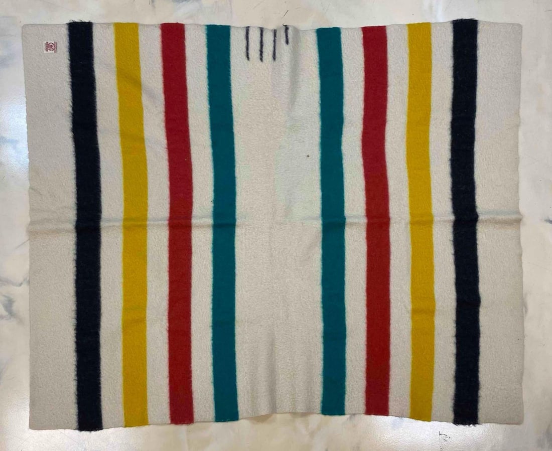 Vintage Hudson’s Bay Point Wool Blanket (1 of 7)