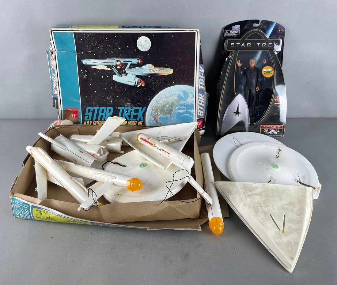 Group of 2 Star Trek Items (1 of 3)