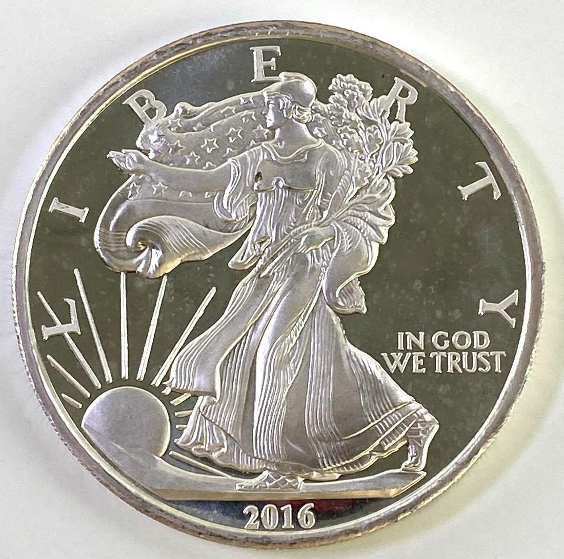 2016 US American Eagle 5oz Fine Silver Round (1 of 2)