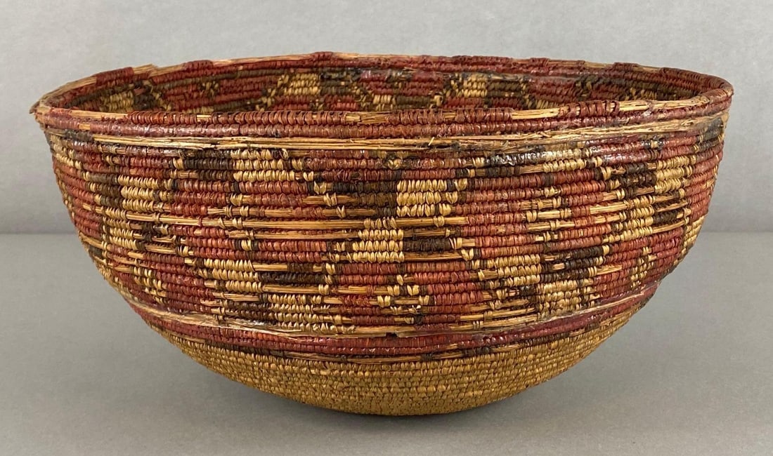 Large Native American Woven Patterned Basket (1 of 4)