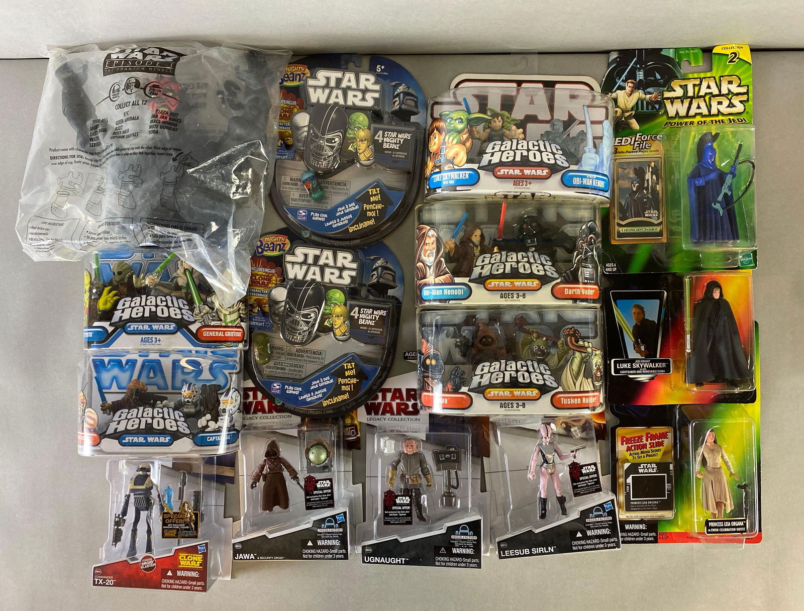 Group of Assorter Star Wars Figures and More (1 of 3)