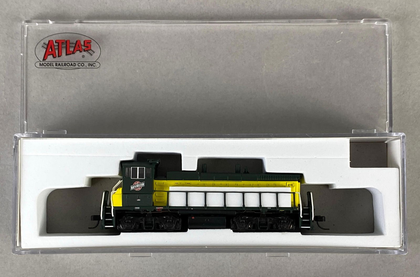 ATLAS N Scale Master Line Chicago and North Western Locomotive (1 of 3)