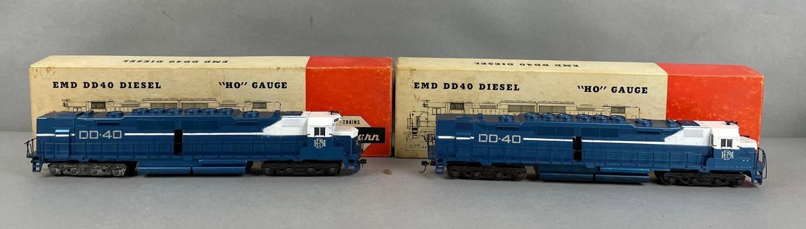 Group of 2 Athearn HO Scale EMD DD40 Diesel Locomotives: Original packaging