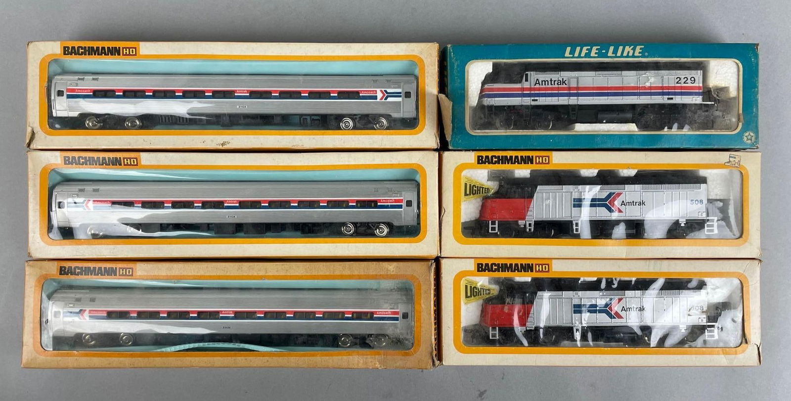 Group of Bachmann HO Scale Amtrak Locomotives and Passenger Cars (1 of 4)