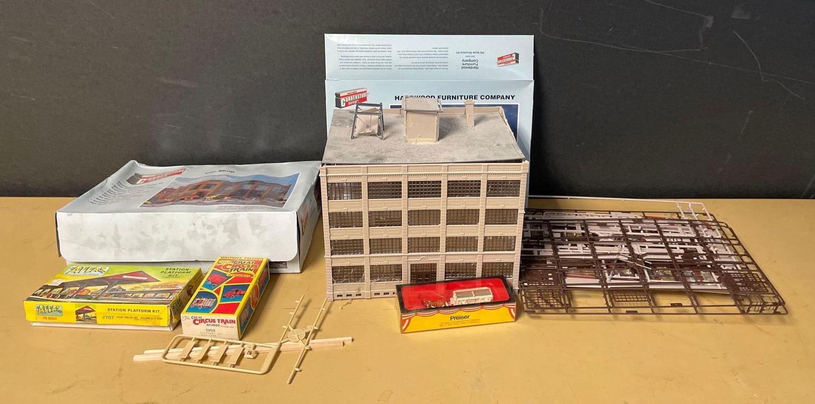 Group of Walthers HO Scale Building Kits (1 of 3)