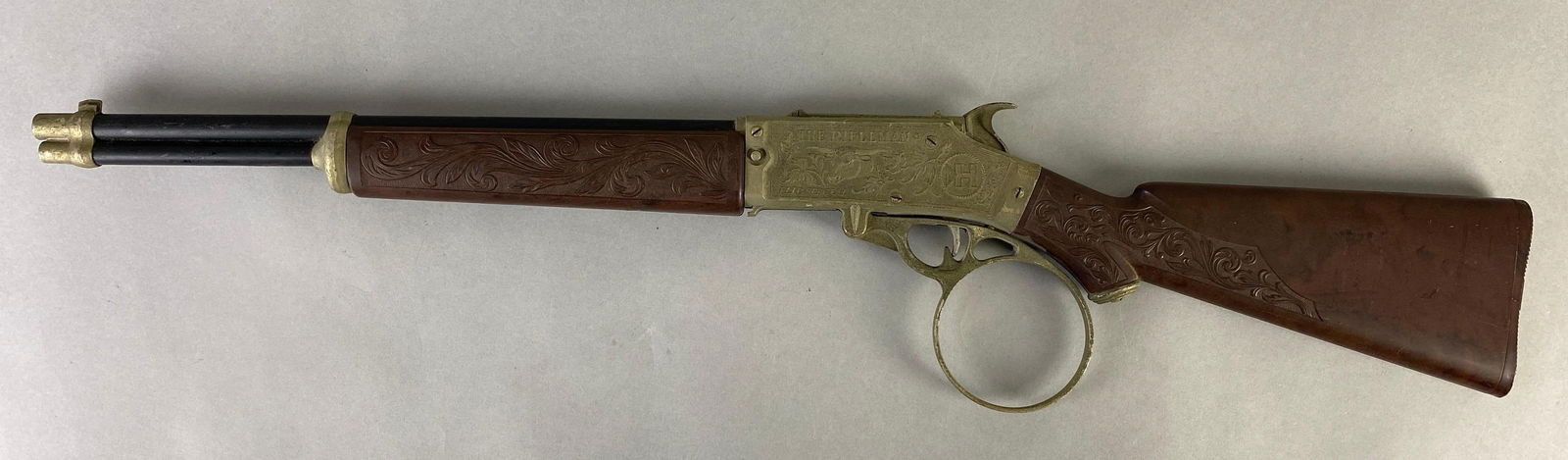 Hubley Four Star The Rifleman Flip Special Cap Gun: in working condition, measures 37 1/2 x 7 inches