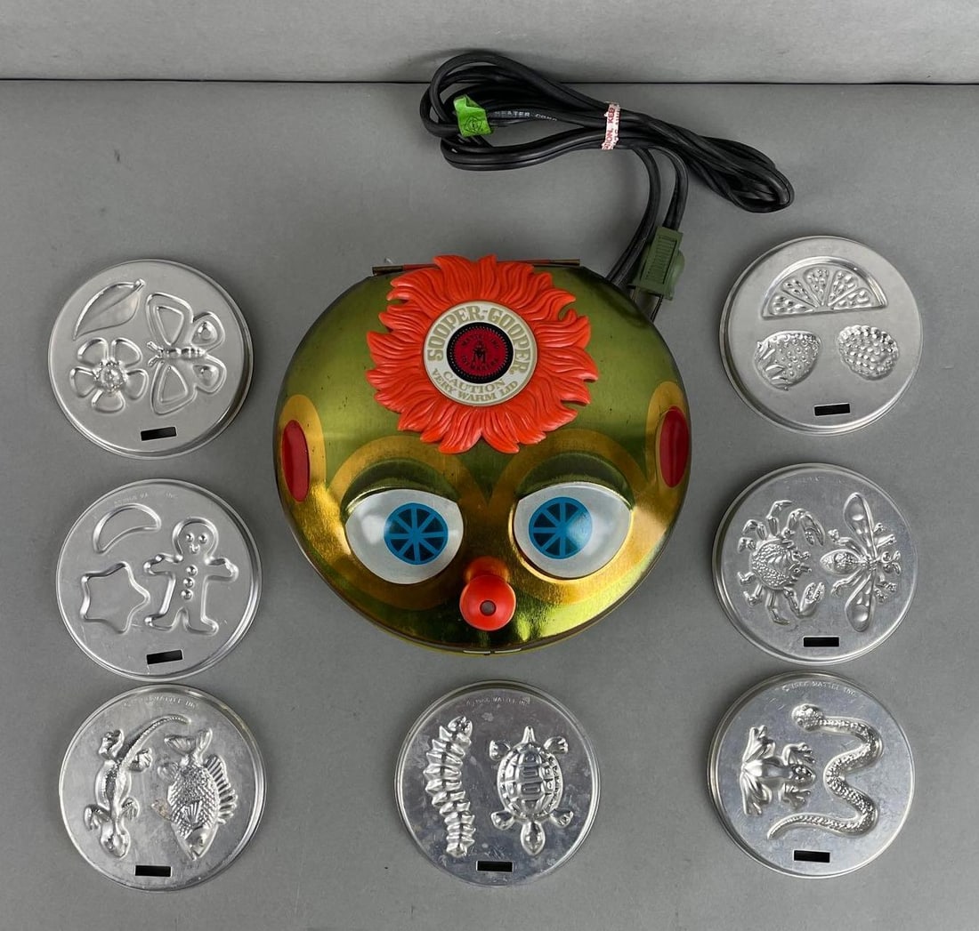 1966 Mattel Sooper Gooper: Includes 7 mold trays, working condition, measures 7 x 2 3/4 inches