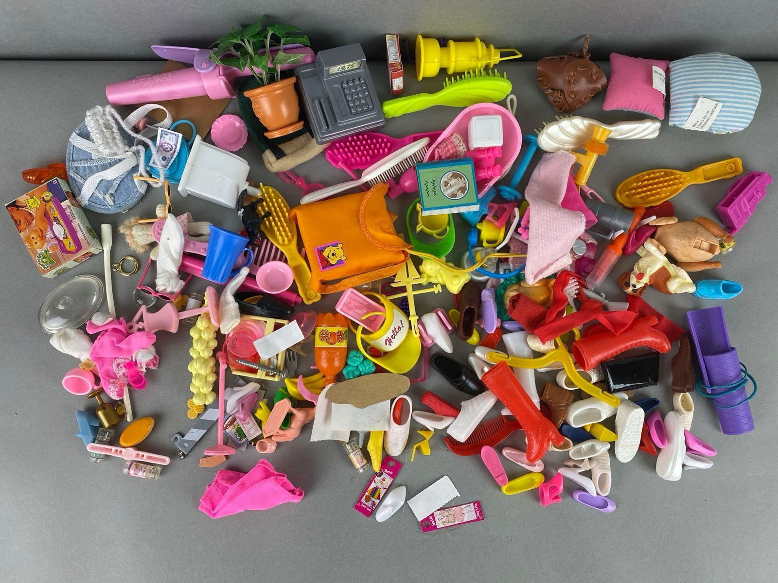 Group of Mattel Barbie Accessories (1 of 3)