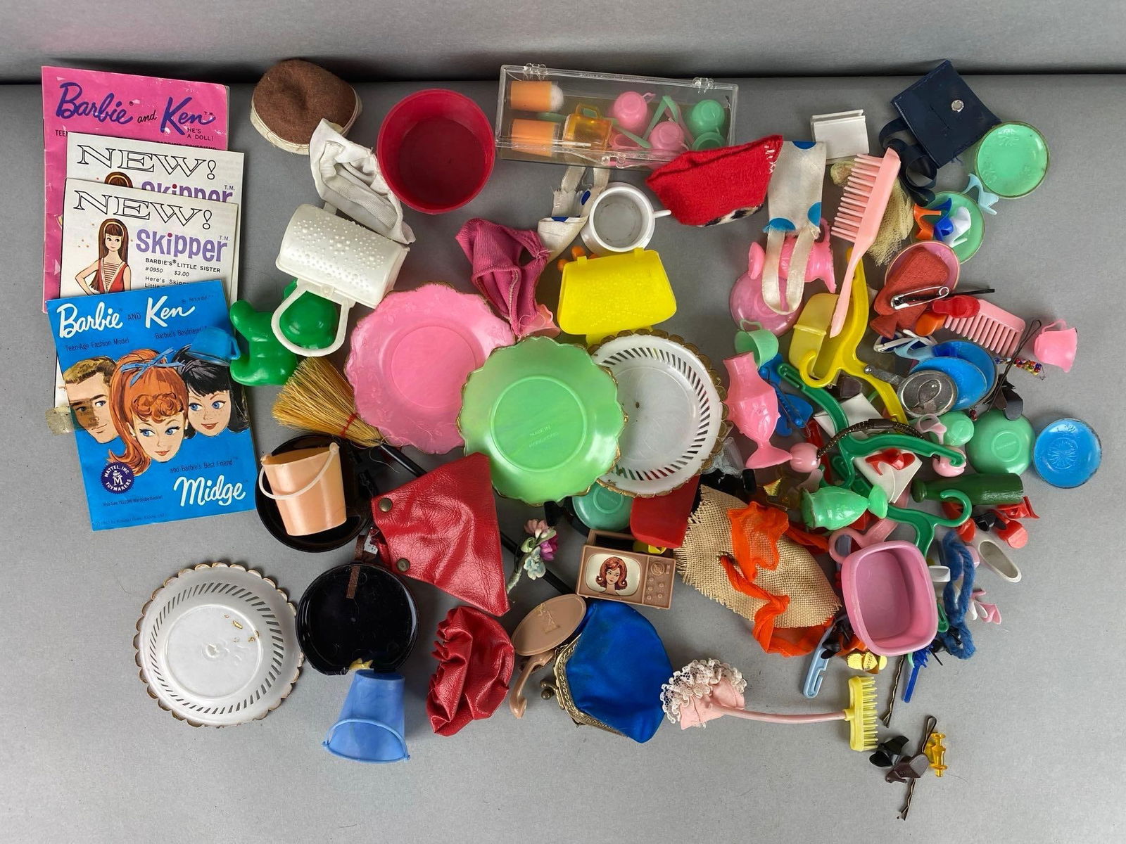 Group of Assorted Mattel Accessories (1 of 3)