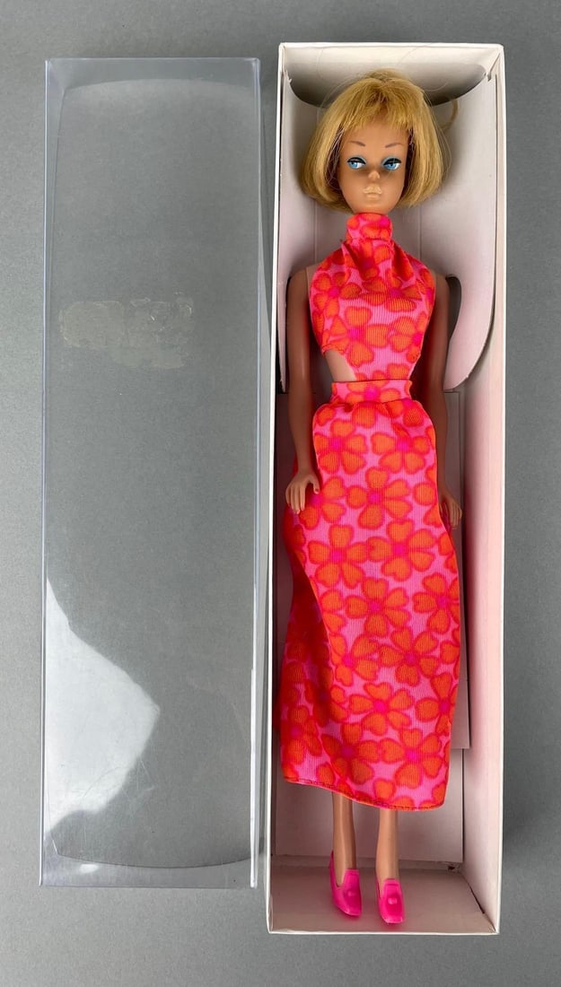 Vintage Mattel Barbie Fashion Doll: Blonde 11 1/2 inch doll