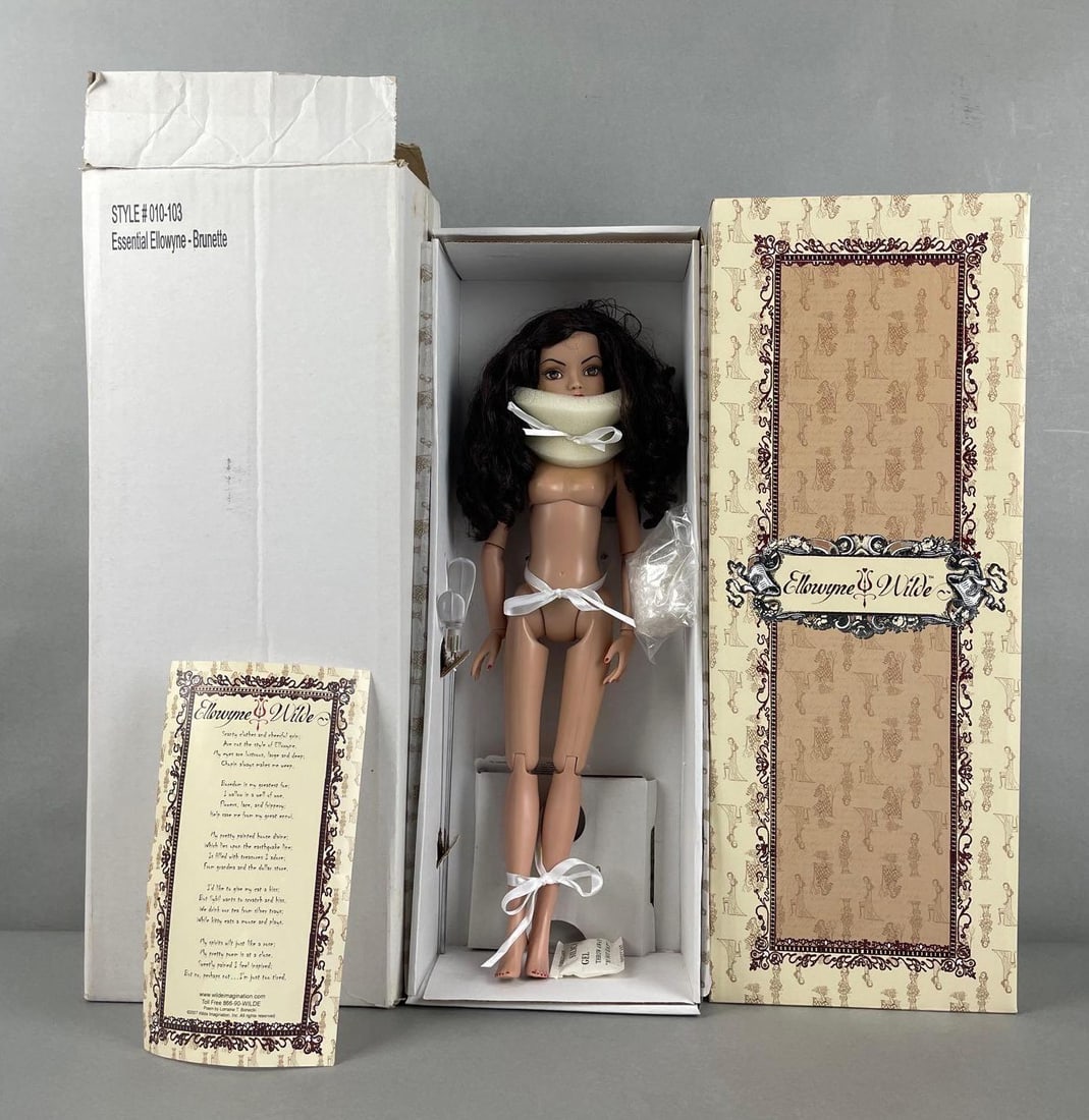 Ellowyne Wilde Essential Ellowyne Brunette Fashion Doll (1 of 3)