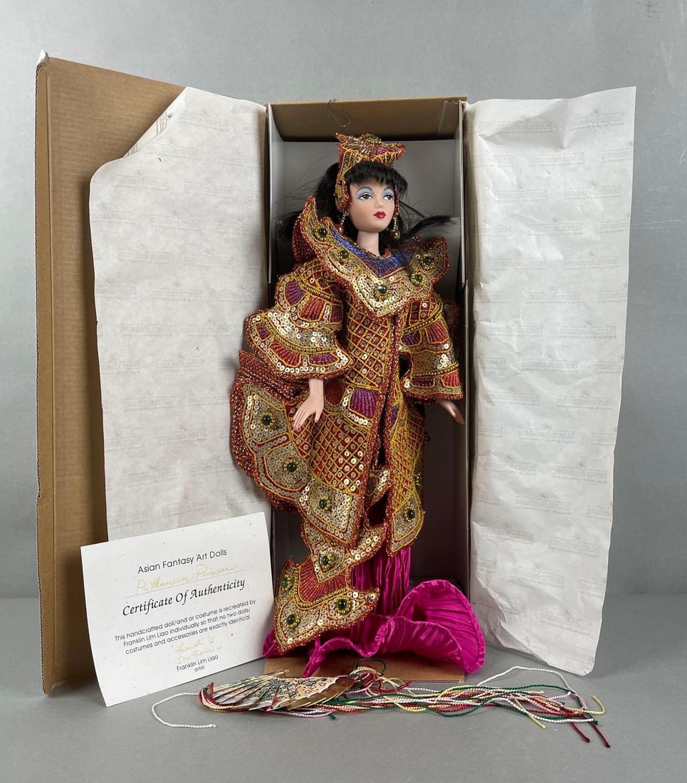 Ashton Drake Galleries Pathumwan Princess Fashion Doll: Asian fantasy art doll, with COA, fan, original packaging. 15 inch doll