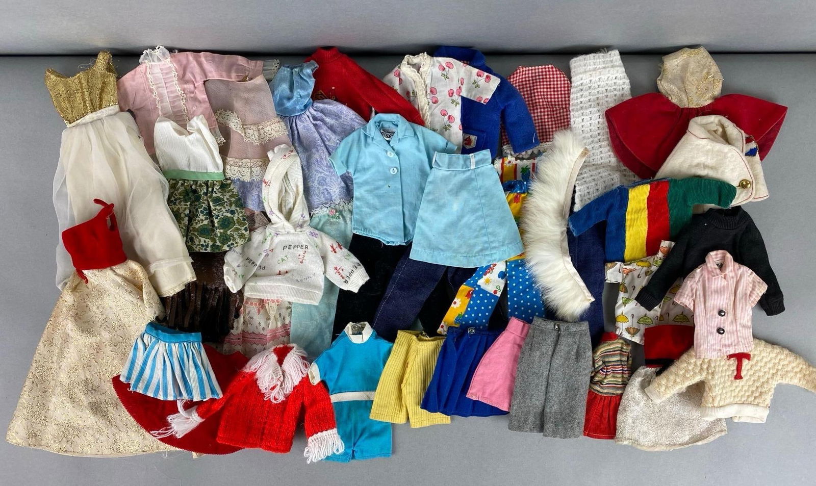 Group of Vintage Tammy Doll Clothing (1 of 3)