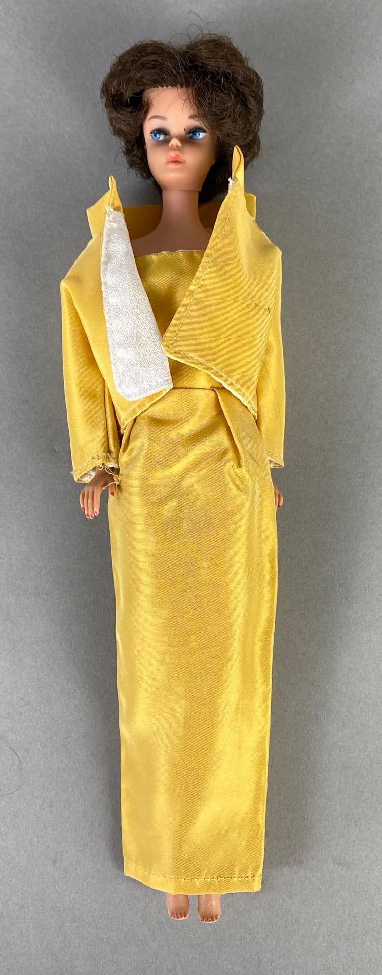 Vintage Mattel Barbie Brunette Bubblecut Fashion Doll (1 of 11)