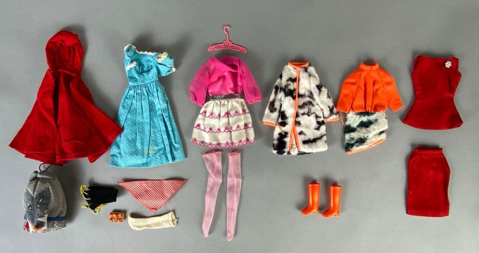 Group of Vintage Mattel Barbie Fashion Accessories (1 of 5)