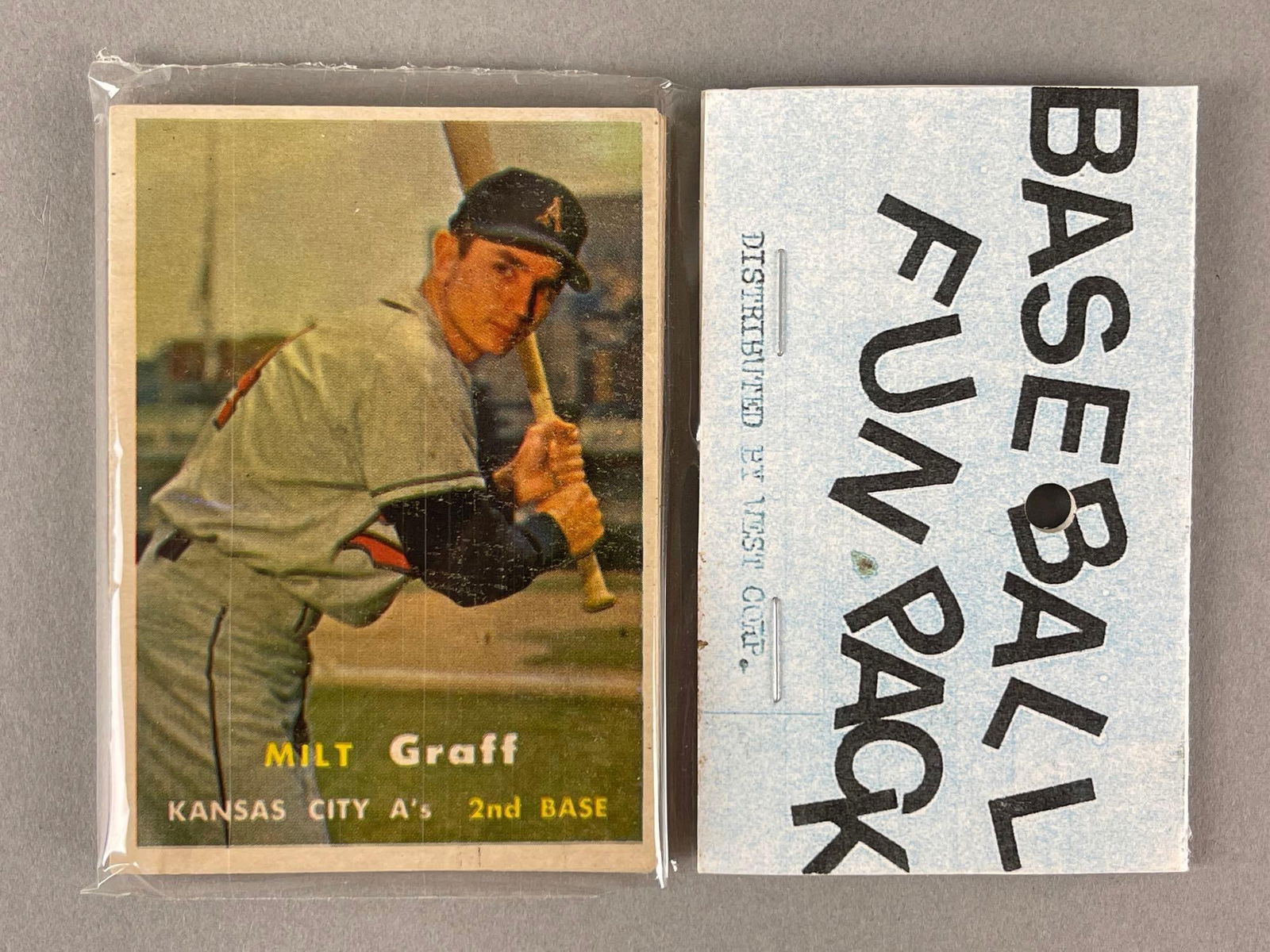 1957 Topps Baseball West Corps. Cello Fun Pack with HOF Showing (1 of 2)