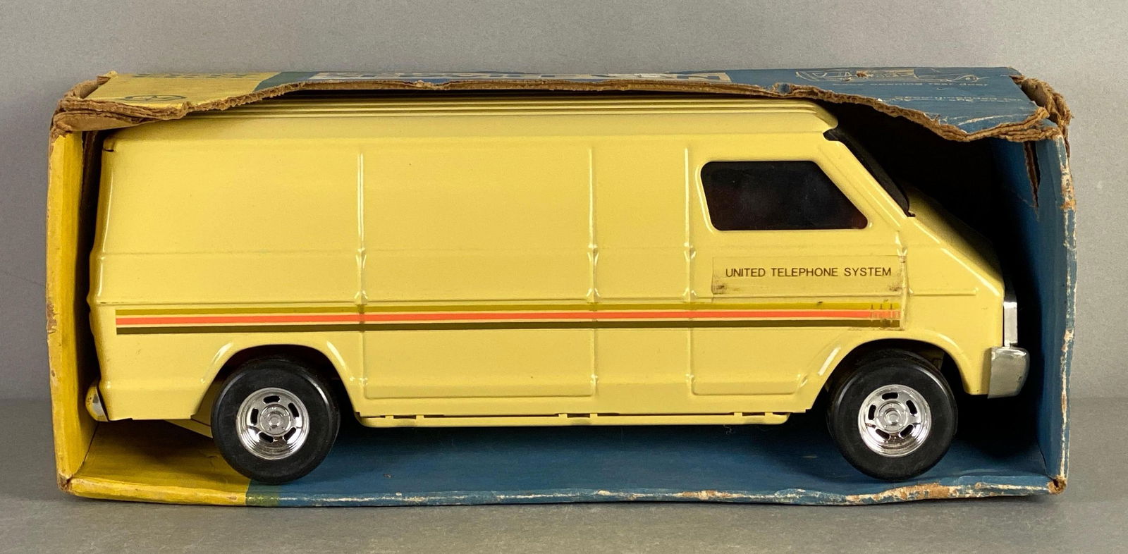 ERTL Pressed SteelUnited Telephine Service Van (1 of 4)