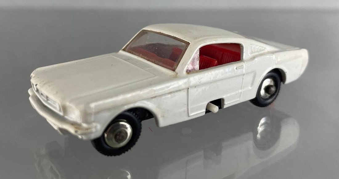 Matchbox Series No. 8 Mustang Die-Cast Car: 1/64 scale
