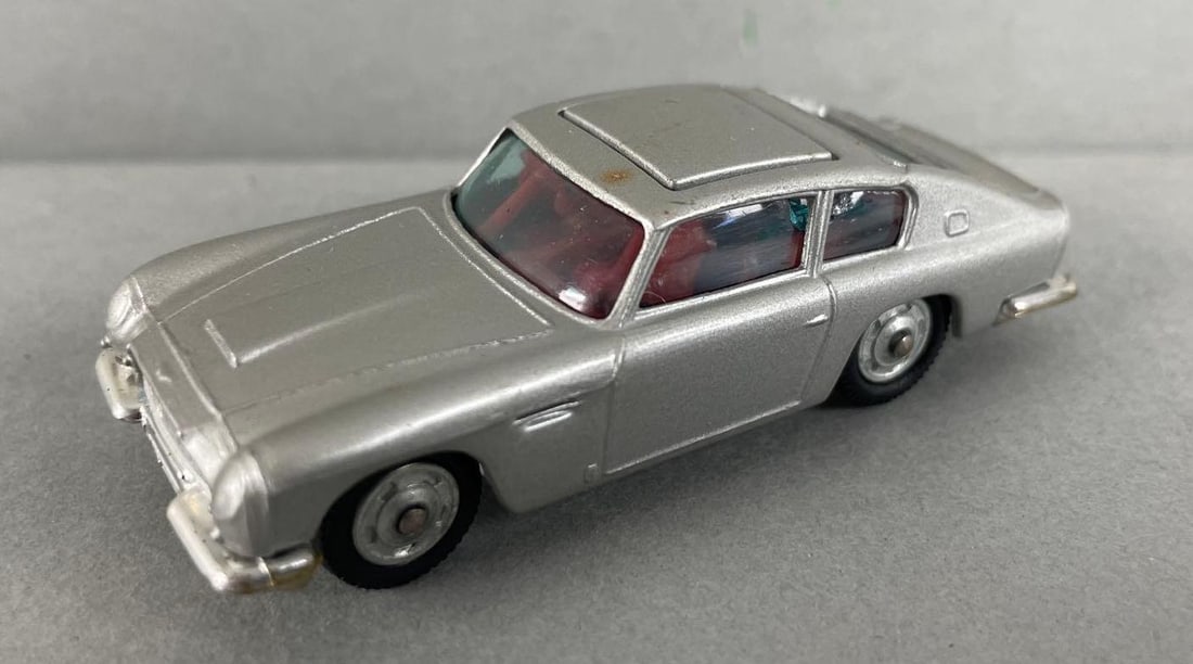Corgi James Bond 007 Aston Martin Die-Cast Car: 1/64 scale, includes driver