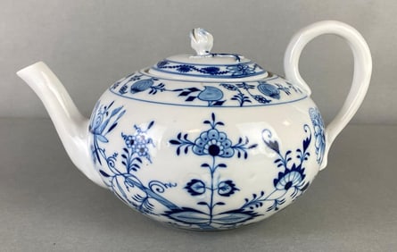 Meissen Blue Onion Porcelain Teapot