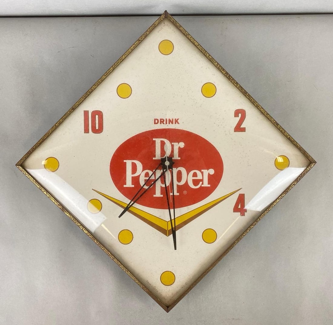 Vintage Dr Pepper 10/2/4 Advertising Clock (1 of 3)