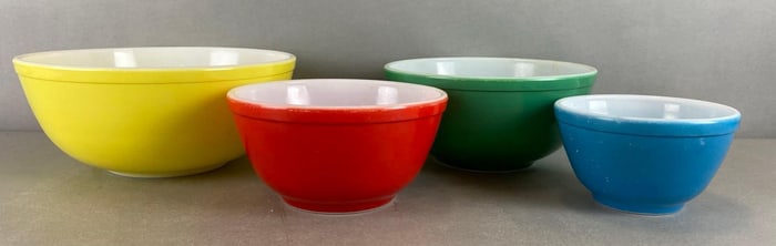 Group of 4 Vintage Pyrex Nesting Mixing Bowls