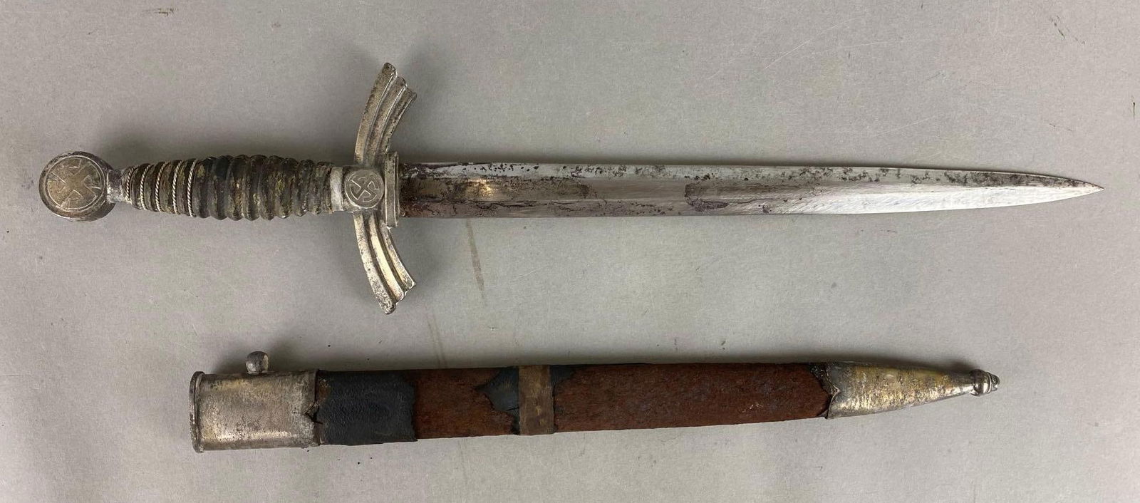 WW2 German Luftwaffe 1st Pattern Dagger with Scabbard (1 of 3)