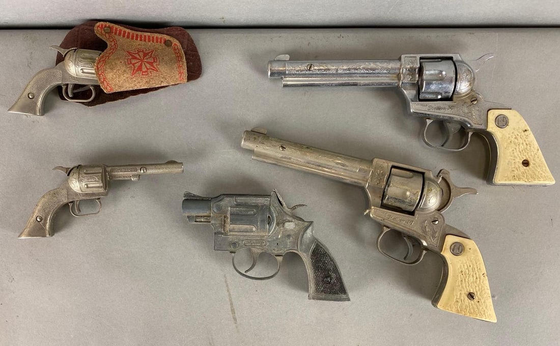 Group of 2 Hubley Pal Toy Guns and More: Also includes 2 Nichol Stallion 38s and a Trooper. 3 are Cap Guns and two are not. Largest measures 10 x 5 1 3/4 inches.