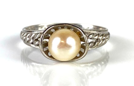10K White Gold Pearl Ring
