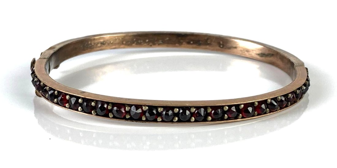 10K Gold Red CZ Bangle Bracelet: Total weight 10.2g, Measures 7 1/2 inches around.