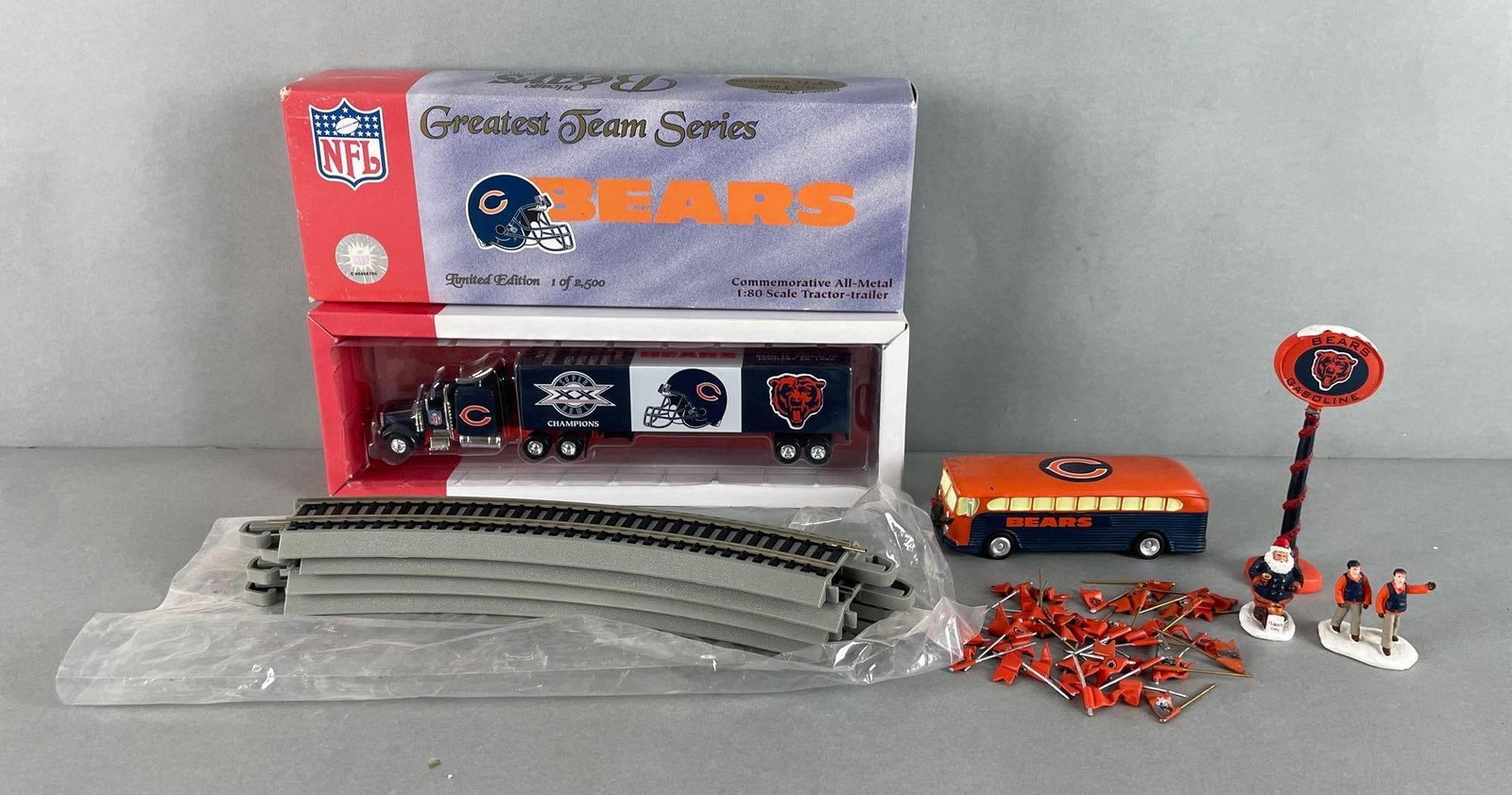 Hawthorne Village Chicago Bears Bachmann HO Scale Accessories and More (1 of 3)
