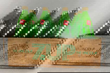 Vintage 7 Up Advertising Wood Crate with Glass Bottles
